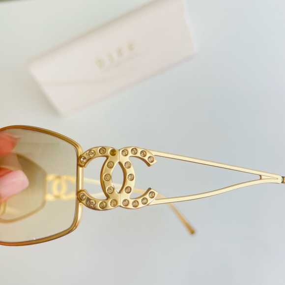 🌸SOLD🌸CHANEL AUTHENTIC Gold CC crystal sunglasses - Picture 13 of 16